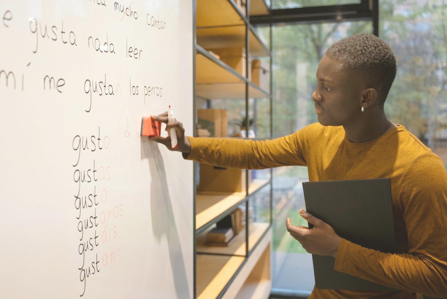 Finanzanalyst bei der Arbeit mit Bewertungsmodellen